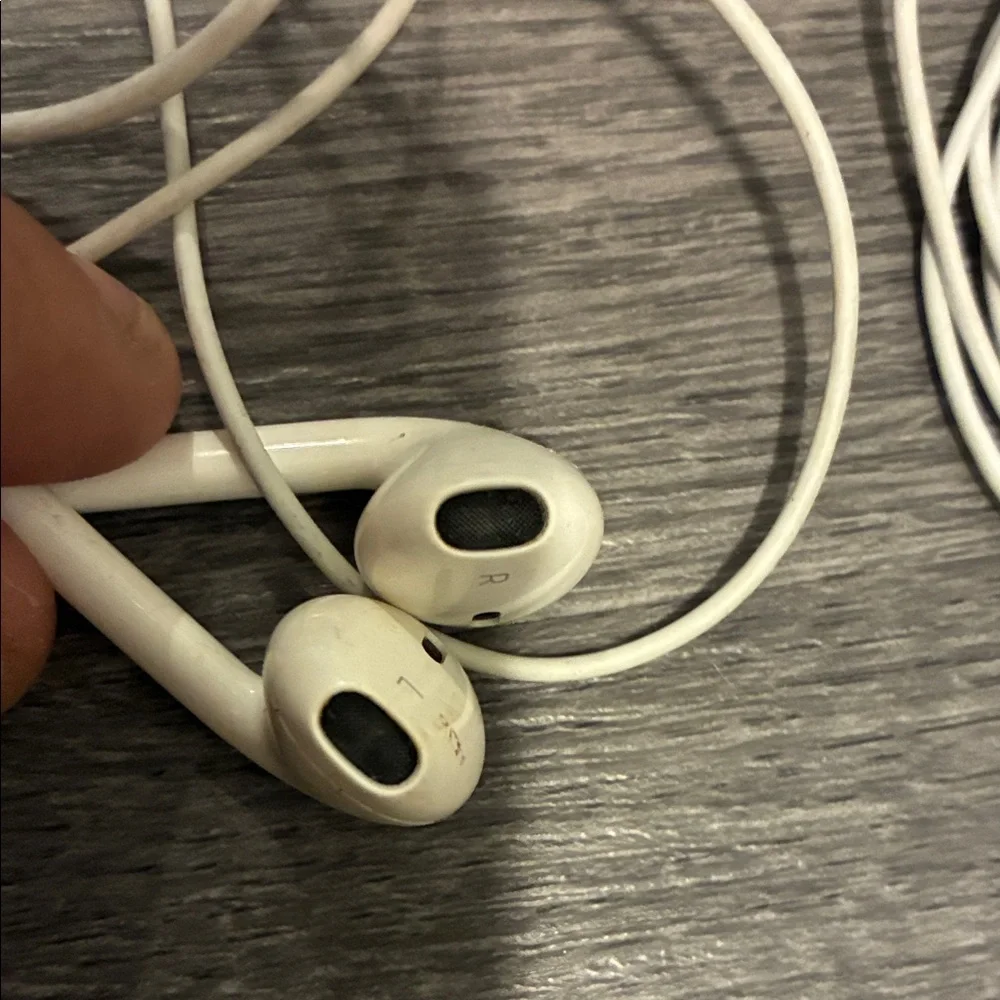 All 3 Apple White Earbud Headphones 3 Pack - Picture 4 of 5